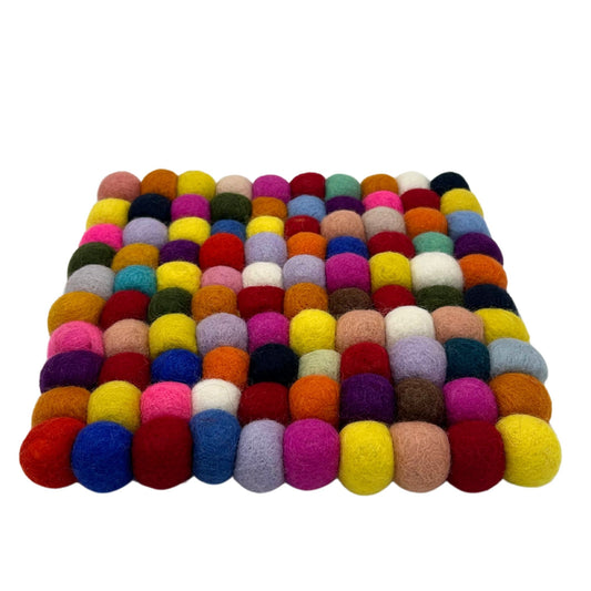 Quadratischer Filzkugel-Untersetzer – 20 cm – Mehrfarbig
