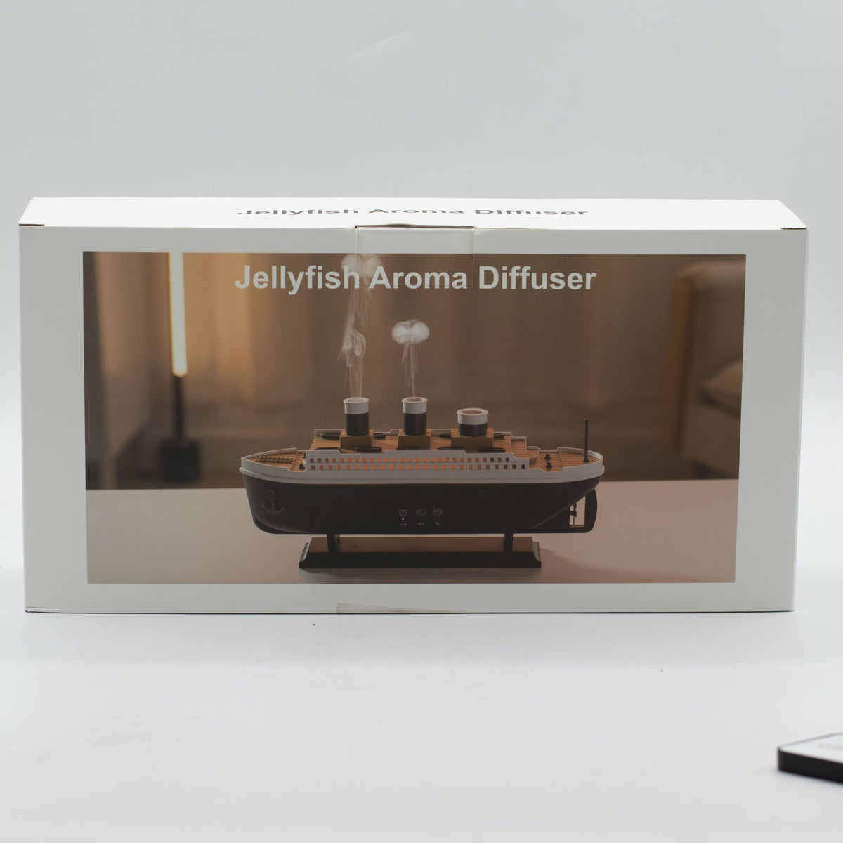 Aroma-Diffusor in Schiffsform mit Nebeleffekt und farbwechselnder LED