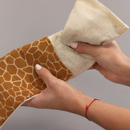 Lavendel-Augenkissen aus natürlicher Baumwolle und Juco in einer Geschenkbox – Night Leopard