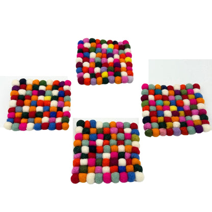 Quadratische Filzkugel-Untersetzer – 10 cm – Verschiedene Grautöne (4er-Set)