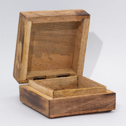 Große quadratische Box – Hop Hare – 15 × 17,5 × 8 cm