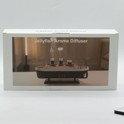 Aroma-Diffusor in Schiffsform mit Nebeleffekt und farbwechselnder LED